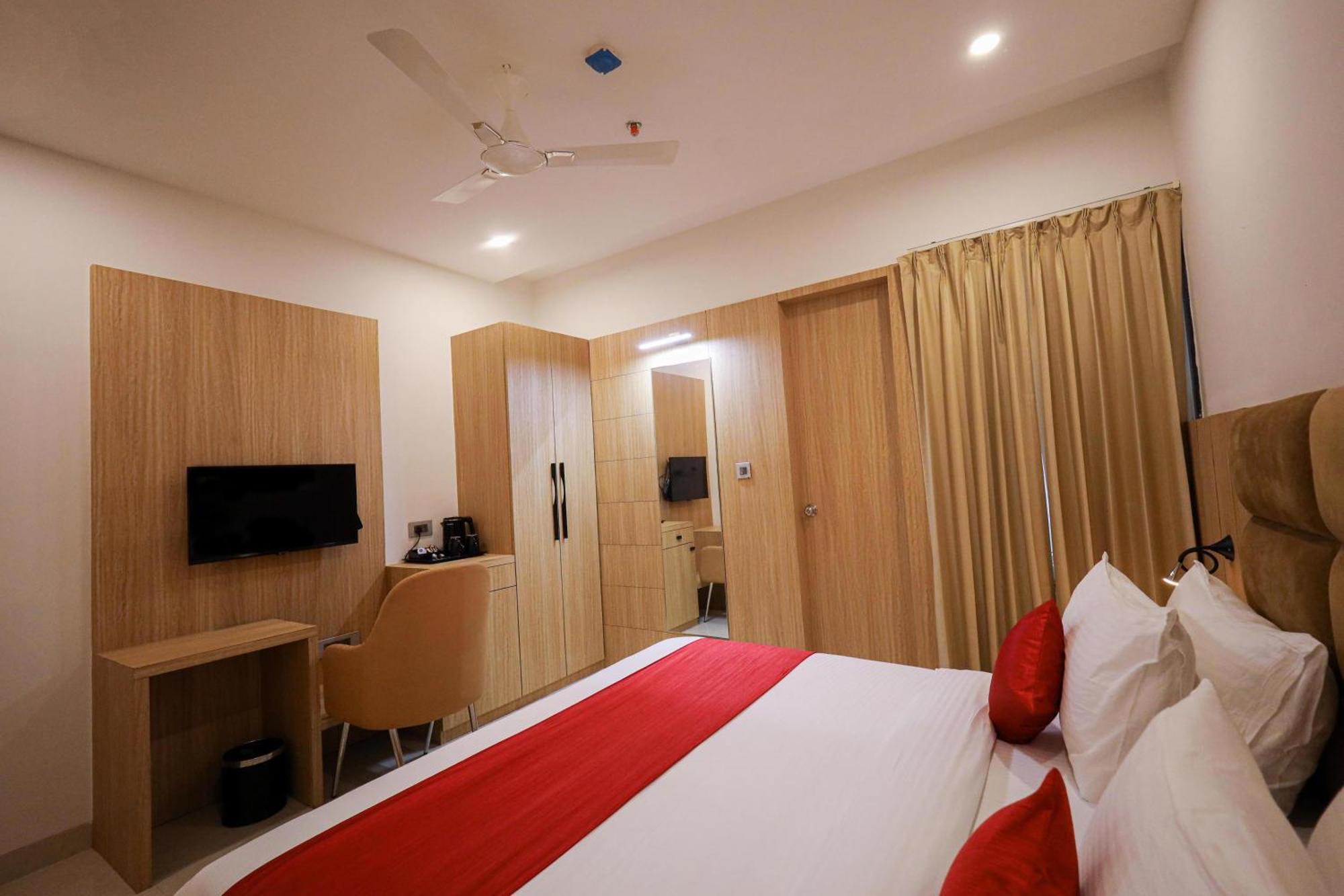 The Royal Legacy Hotell Lucknow Eksteriør bilde