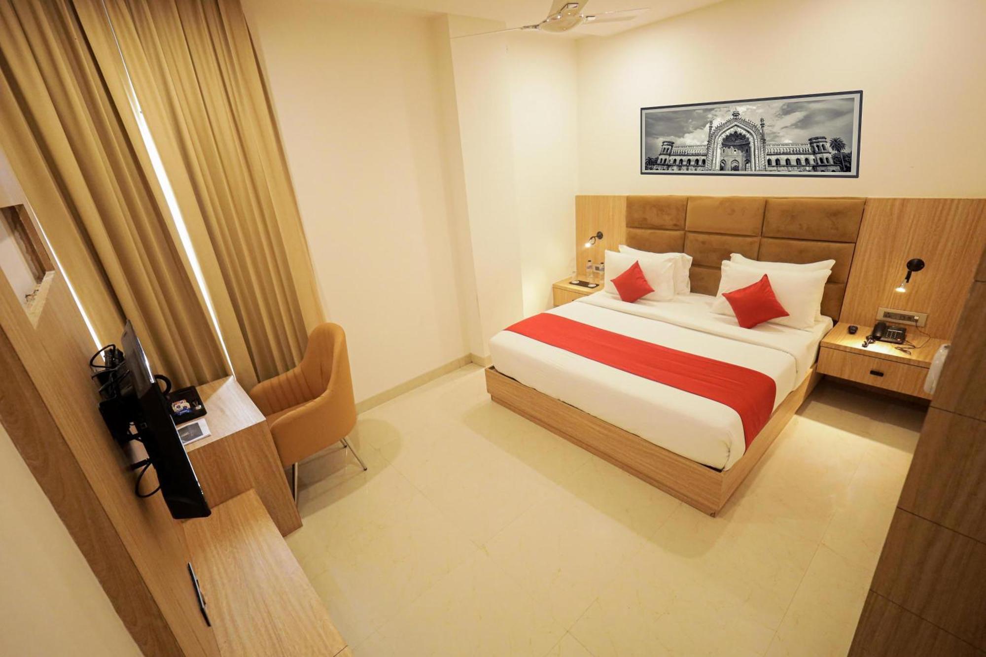 The Royal Legacy Hotell Lucknow Eksteriør bilde