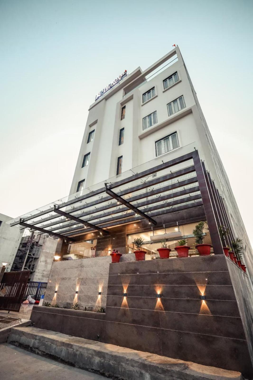 The Royal Legacy Hotell Lucknow Eksteriør bilde