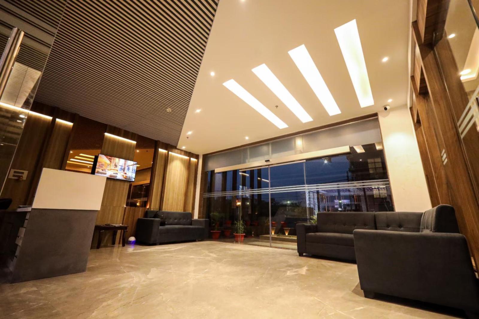The Royal Legacy Hotell Lucknow Eksteriør bilde