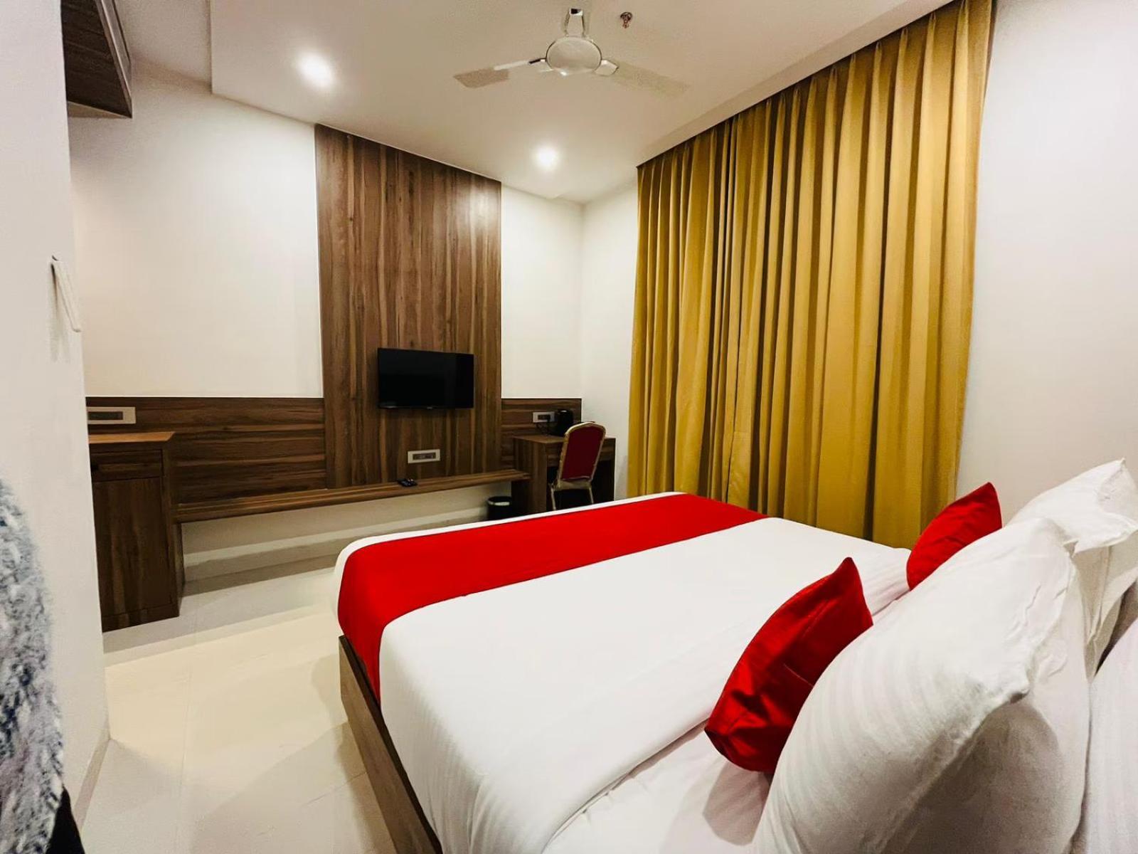 The Royal Legacy Hotell Lucknow Eksteriør bilde