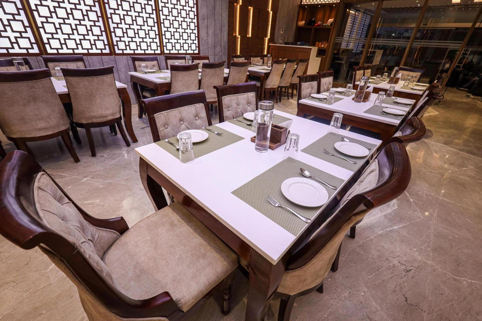 The Royal Legacy Hotell Lucknow Eksteriør bilde