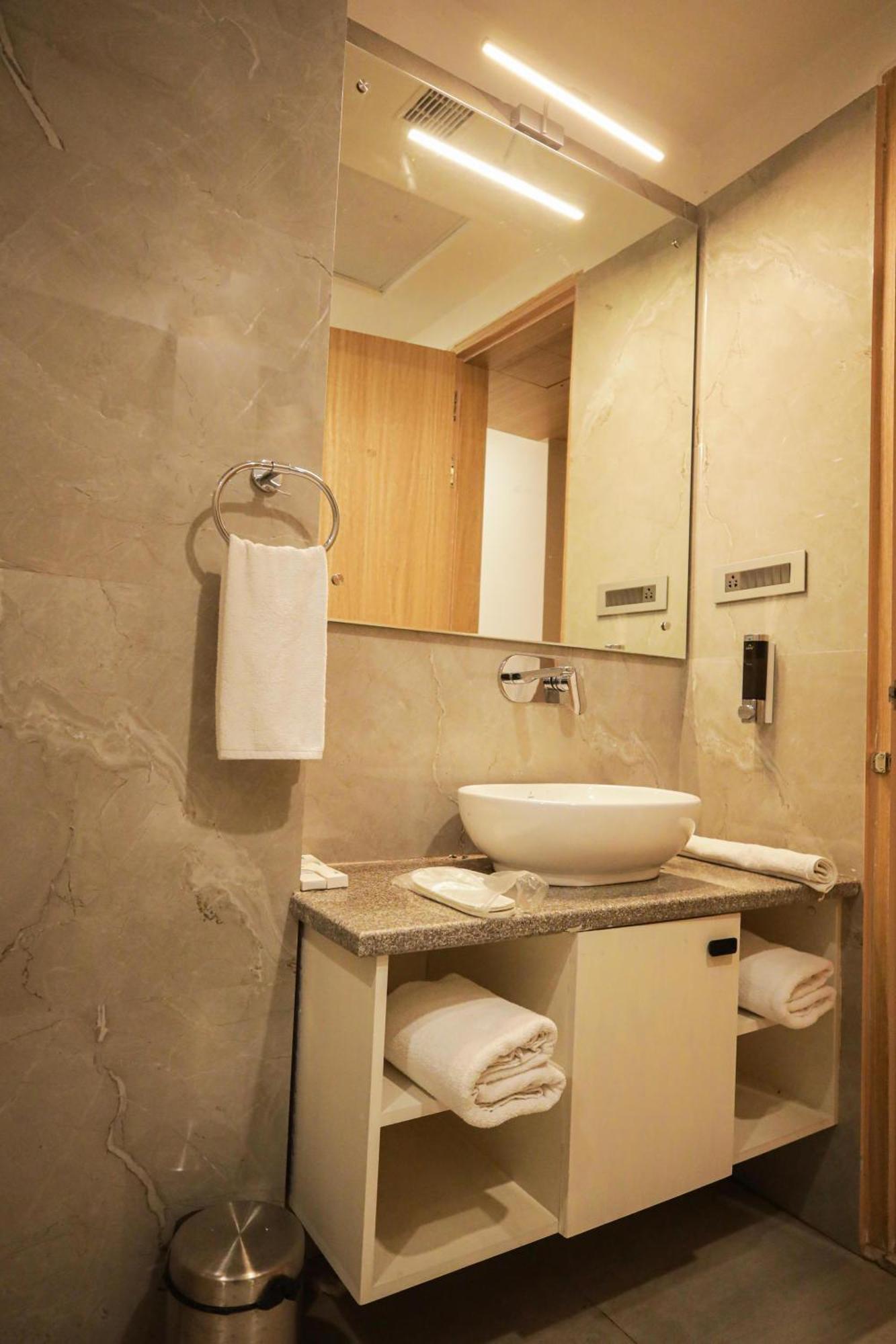 The Royal Legacy Hotell Lucknow Eksteriør bilde