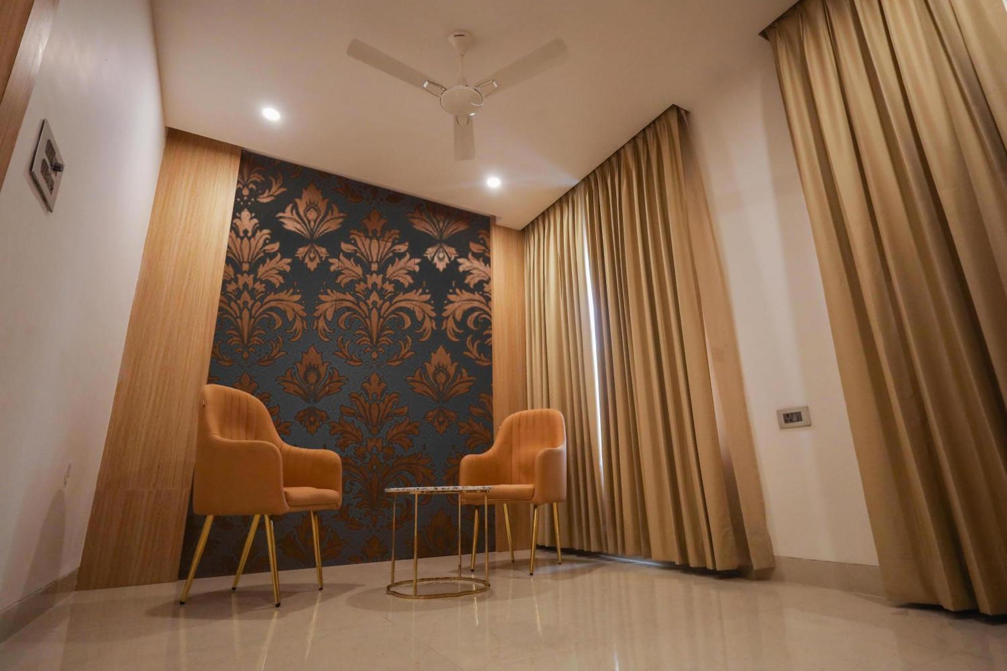 The Royal Legacy Hotell Lucknow Eksteriør bilde